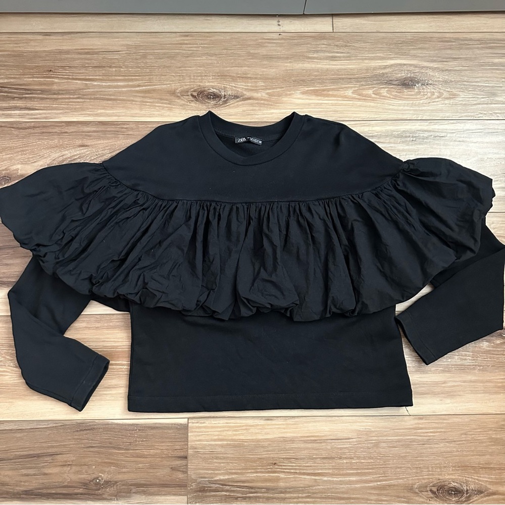 🖤 Zara Black Ruffle Sweater Blouse Size Medium